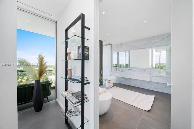 2000 S Ocean Drive 31B, Hallandale Beach, FL 33009