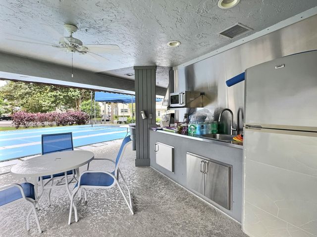 400 S Hollybrook Drive 202, Pembroke Pines, FL 33025
