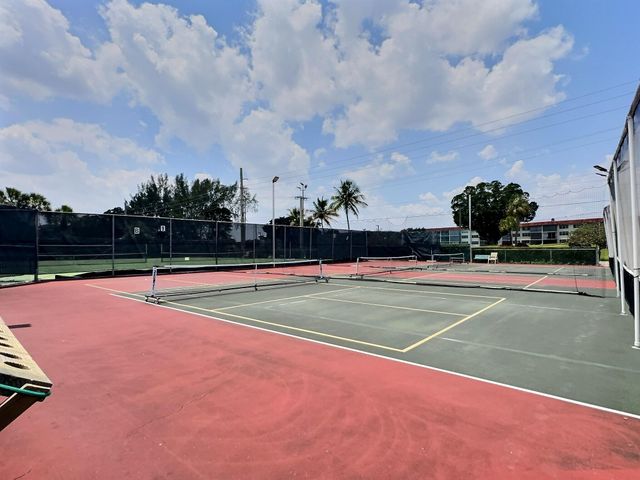 400 S Hollybrook Drive 202, Pembroke Pines, FL 33025