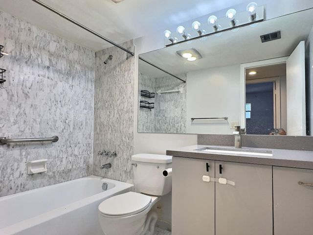 400 S Hollybrook Drive 202, Pembroke Pines, FL 33025