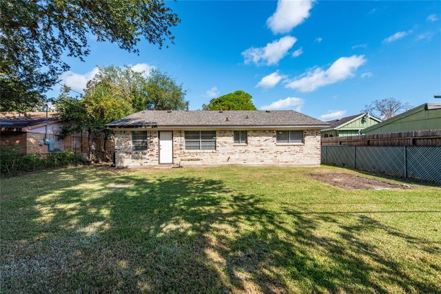 7305 Carver Avenue, Texas City, TX 77591
