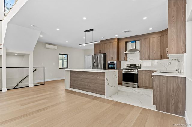 75-31 175th Street, Fresh Meadows, NY 11366