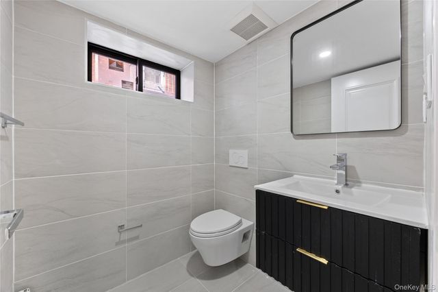 75-31 175th Street, Fresh Meadows, NY 11366