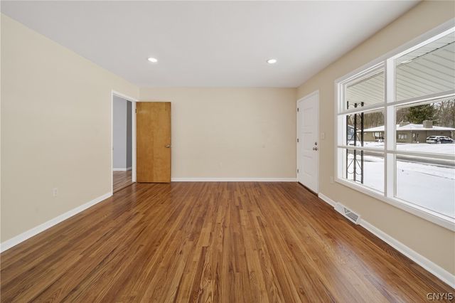 5887 Sutton Drive, Cicero, NY 13039