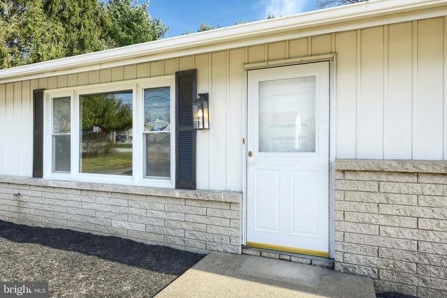 880 SPRINGVALE RD, Red Lion, PA 17356