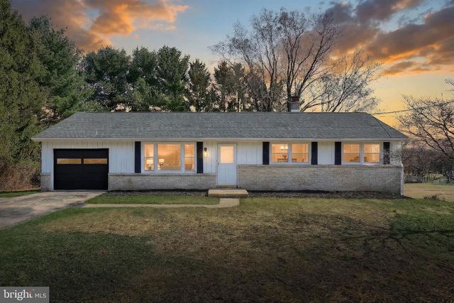 880 SPRINGVALE RD, Red Lion, PA 17356