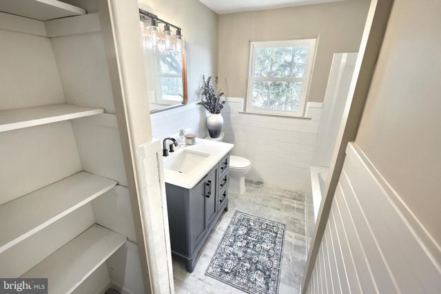 880 SPRINGVALE RD, Red Lion, PA 17356