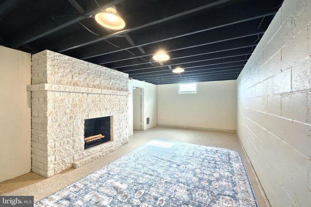 880 SPRINGVALE RD, Red Lion, PA 17356