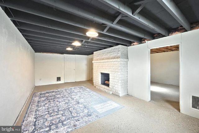 880 SPRINGVALE RD, Red Lion, PA 17356