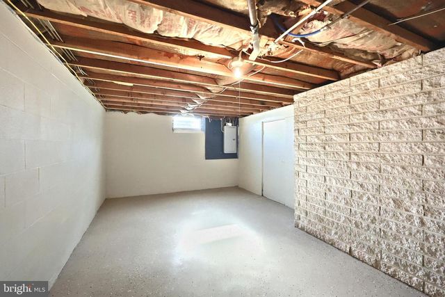 880 SPRINGVALE RD, Red Lion, PA 17356