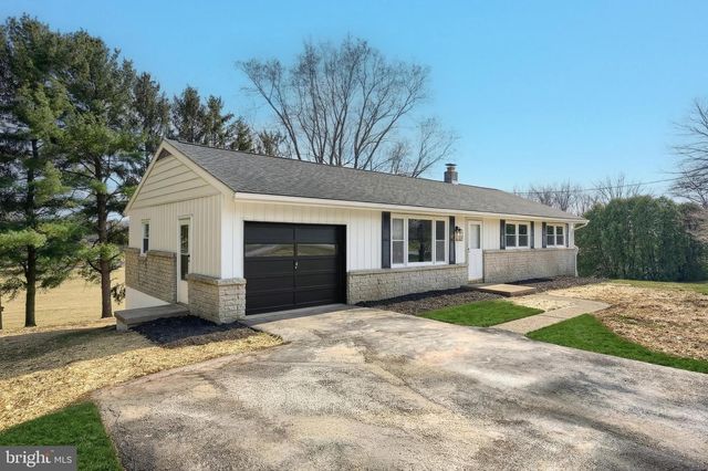 880 SPRINGVALE RD, Red Lion, PA 17356