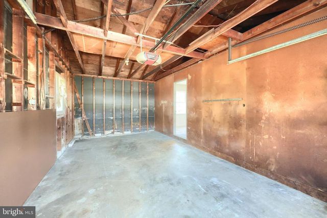 880 SPRINGVALE RD, Red Lion, PA 17356