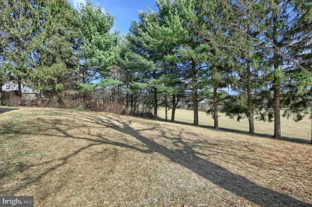 880 SPRINGVALE RD, Red Lion, PA 17356