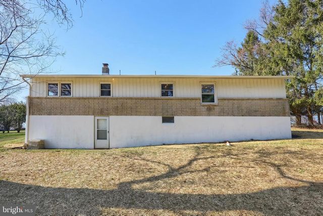 880 SPRINGVALE RD, Red Lion, PA 17356