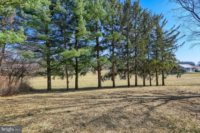 880 SPRINGVALE RD, Red Lion, PA 17356