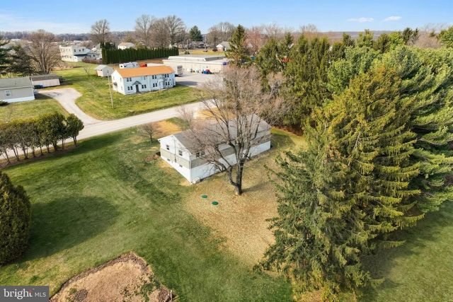 880 SPRINGVALE RD, Red Lion, PA 17356