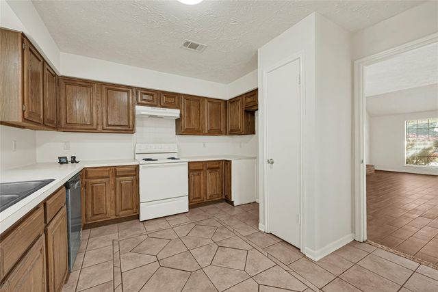 4910 Brownfields Court, Houston, TX 77066