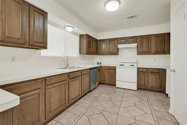 4910 Brownfields Court, Houston, TX 77066