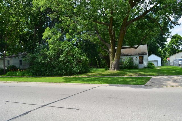 824 Evans Road, Evansdale, IA 50707