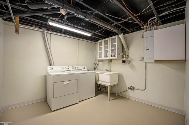 3162 Mcclure Drive, Troy, MI 48084