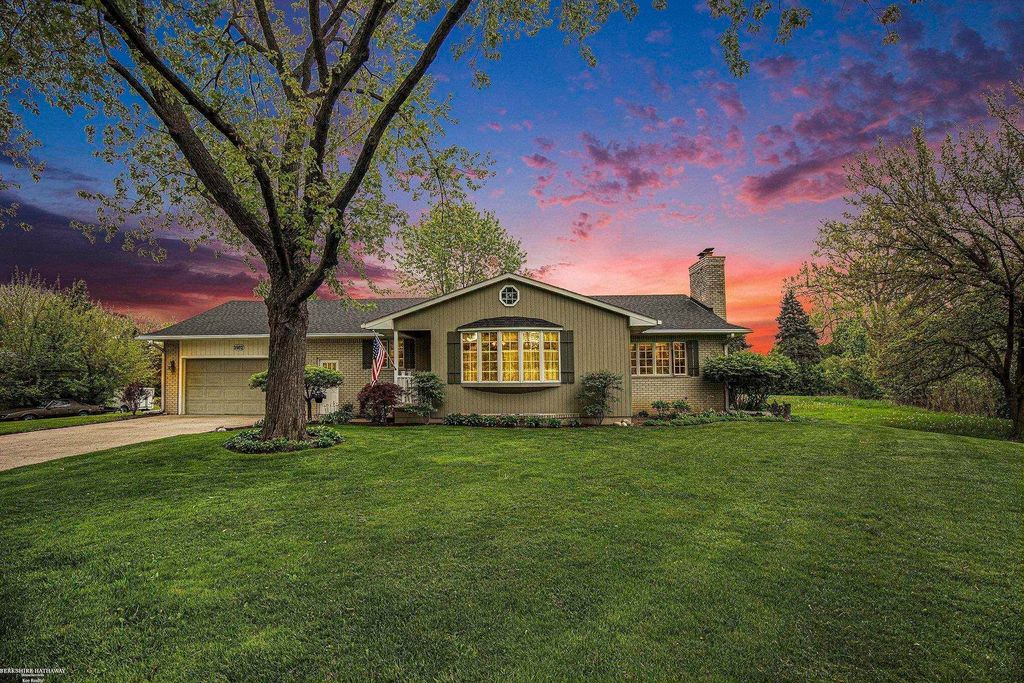 3162 Mcclure Drive, Troy, MI 48084