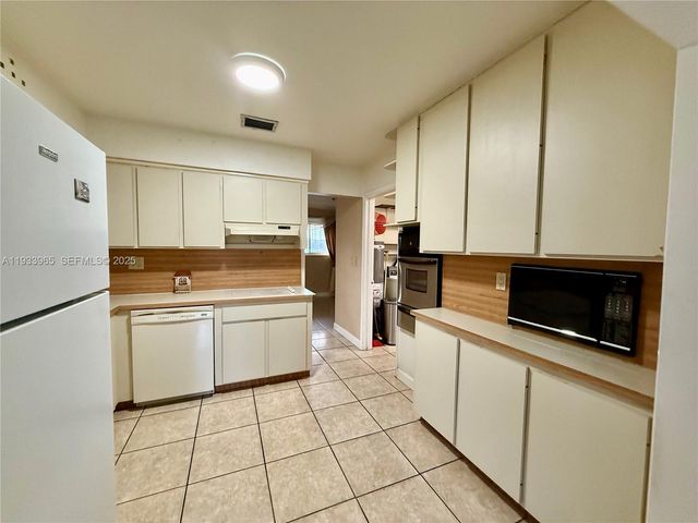 2801 SW 92nd Ct, Miami, FL 33165