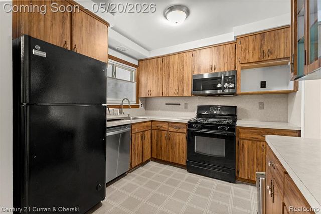 15587 Russell Avenue, Allen Park, MI 48101