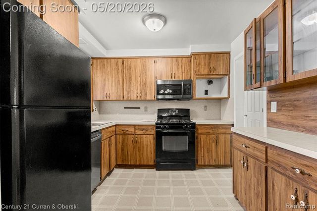 15587 Russell Avenue, Allen Park, MI 48101