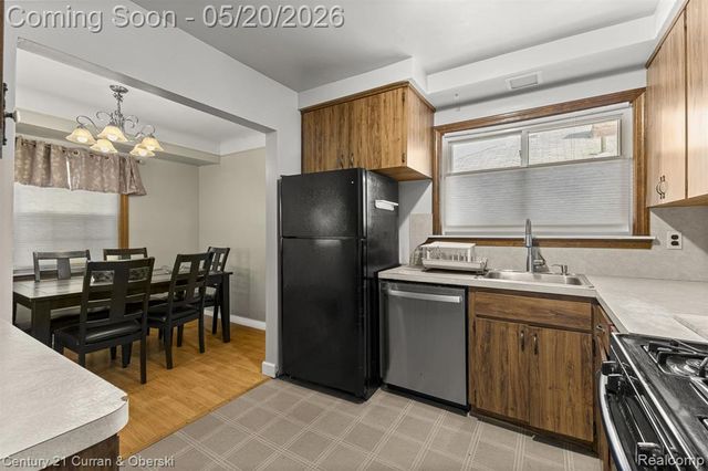 15587 Russell Avenue, Allen Park, MI 48101