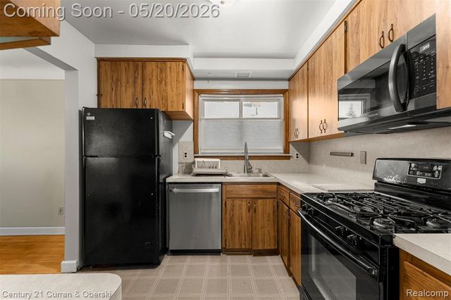 15587 Russell Avenue, Allen Park, MI 48101