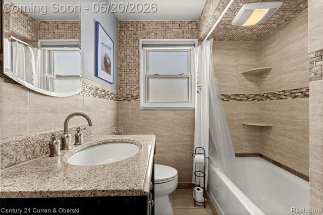 15587 Russell Avenue, Allen Park, MI 48101