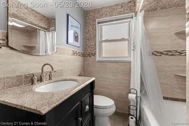 15587 Russell Avenue, Allen Park, MI 48101