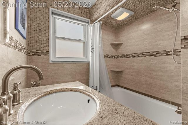 15587 Russell Avenue, Allen Park, MI 48101