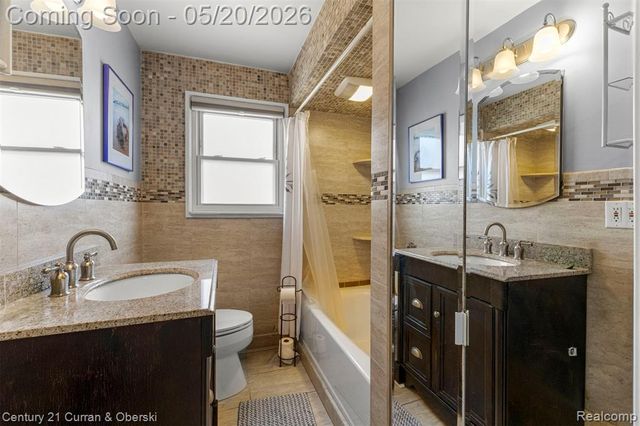 15587 Russell Avenue, Allen Park, MI 48101