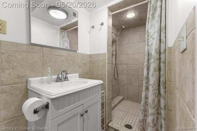 15587 Russell Avenue, Allen Park, MI 48101