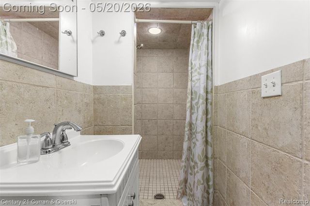 15587 Russell Avenue, Allen Park, MI 48101