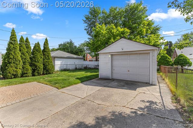 15587 Russell Avenue, Allen Park, MI 48101