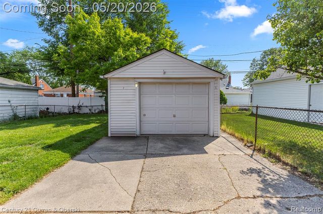 15587 Russell Avenue, Allen Park, MI 48101