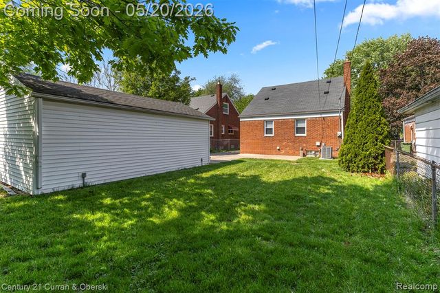 15587 Russell Avenue, Allen Park, MI 48101
