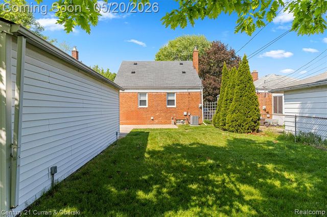 15587 Russell Avenue, Allen Park, MI 48101