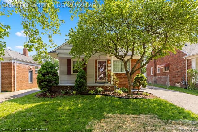 15587 Russell Avenue, Allen Park, MI 48101