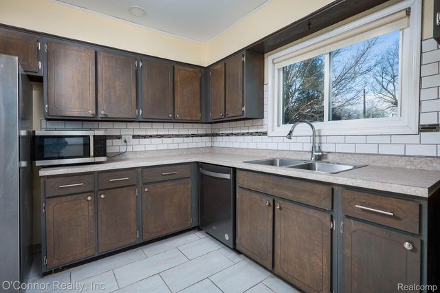 10496 Yale Road, Greenwood Township, MI 48006