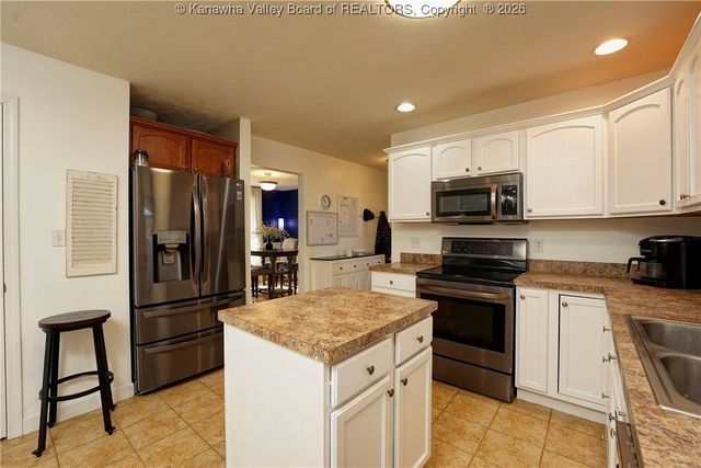 10 Hayes Lane, Hurricane, WV 25526