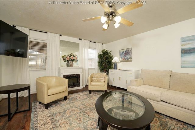 10 Hayes Lane, Hurricane, WV 25526