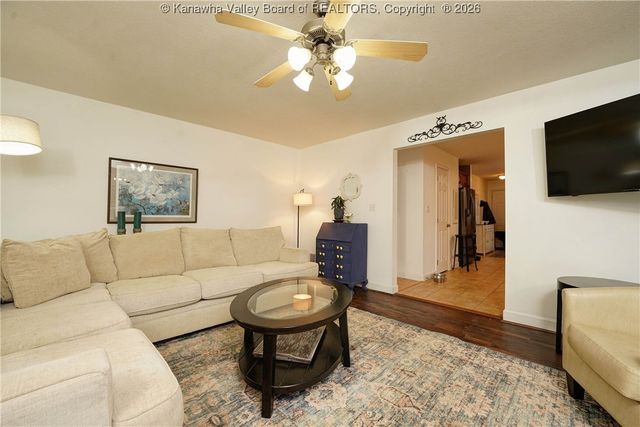 10 Hayes Lane, Hurricane, WV 25526