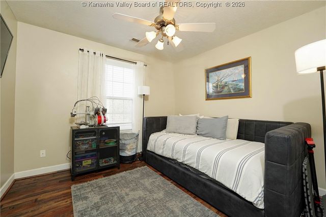 10 Hayes Lane, Hurricane, WV 25526