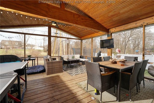 10 Hayes Lane, Hurricane, WV 25526