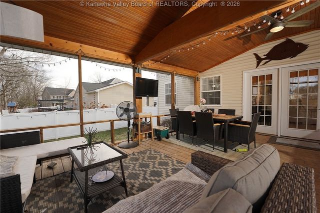 10 Hayes Lane, Hurricane, WV 25526