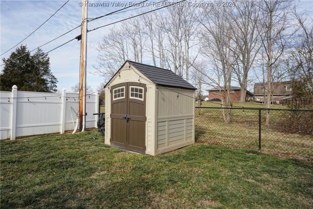 10 Hayes Lane, Hurricane, WV 25526