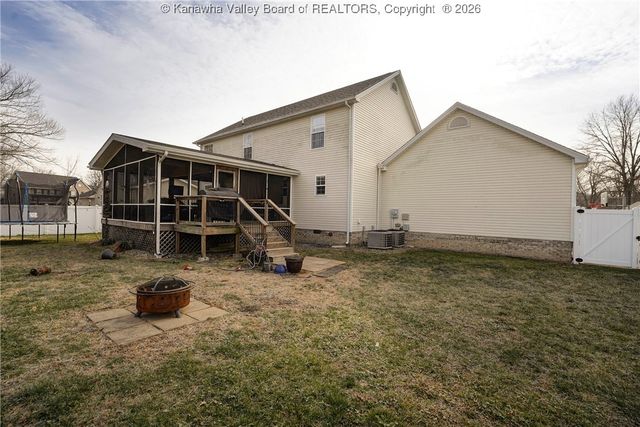 10 Hayes Lane, Hurricane, WV 25526